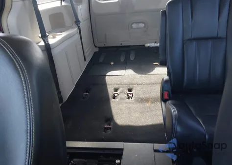 2014 Chrysler Town & Country Touring z USA, uszkodzony, nr VIN 2C4RC1BG4ER314617